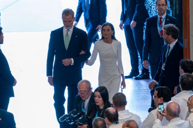 King Felipe And Queen Letizia At Pope Leo XIV Mass At The Sagrada Familia - Barcelona Pope Leon XIV blesses the Tower of Jesus Christ during the historic solemn Eucharist at the Basilica of the Sagrada Familia in Barcelona, Spain on June 10, 2026, attended by the King and Queen of Spain, marking the inauguration of the central structure that makes the church the tallest in the world, coinciding with the centenary of architect Antoni Gaudi s death. Photo by S.ViLLARROEL ALTERPHOTOS ABACAPRESS.COM Barcelona Spain  Copyright: xAlterPhotos ABACAx