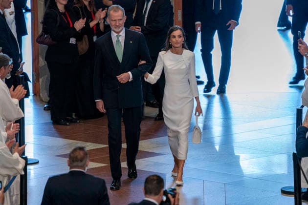 King Felipe And Queen Letizia At Pope Leo XIV Mass At The Sagrada Familia - Barcelona Pope Leon XIV blesses the Tower of Jesus Christ during the historic solemn Eucharist at the Basilica of the Sagrada Familia in Barcelona, Spain on June 10, 2026, attended by the King and Queen of Spain, marking the inauguration of the central structure that makes the church the tallest in the world, coinciding with the centenary of architect Antoni Gaudi s death. Photo by S.ViLLARROEL ALTERPHOTOS ABACAPRESS.COM Barcelona Spain  Copyright: xAlterPhotos ABACAx