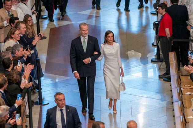 King Felipe And Queen Letizia At Pope Leo XIV Mass At The Sagrada Familia - Barcelona Pope Leon XIV blesses the Tower of Jesus Christ during the historic solemn Eucharist at the Basilica of the Sagrada Familia in Barcelona, Spain on June 10, 2026, attended by the King and Queen of Spain, marking the inauguration of the central structure that makes the church the tallest in the world, coinciding with the centenary of architect Antoni Gaudi s death. Photo by S.ViLLARROEL ALTERPHOTOS ABACAPRESS.COM Barcelona Spain  Copyright: xAlterPhotos ABACAx