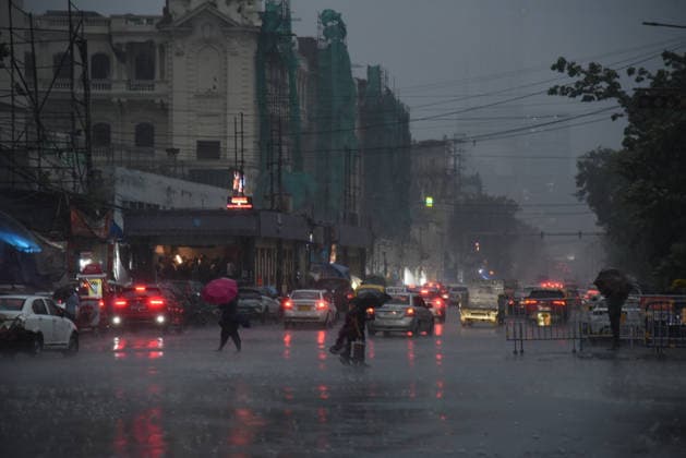 Monsoon Rain In Kolkata, India Commuters ride through a waterlogged street during heavy rainfall in Kolkata, India, on June 10, 2026. Kolkata India  Copyright: xDebajyotixChakrabortyx originalFilename: chakraborty-notitle260610_npWy6