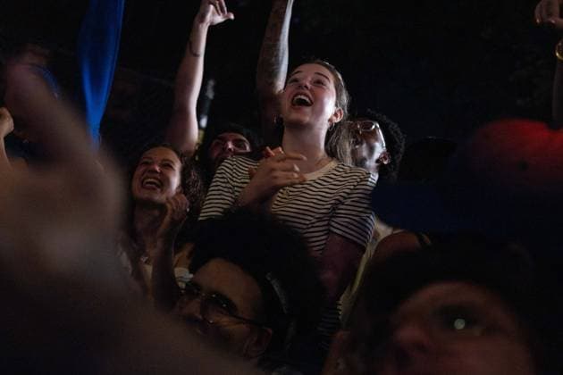 June 10, 2026, New York, New York, USA: Crowds gather outside in the West Village to watch projections of game 4 of the NBA finals. The city erupted in excitement and cheers as the Knicks win their third game of the series with a dramatic comeback in the fourth quarter and a final score of 107-106. New York USA - ZUMAp288 20260610_znp_p288_020 Copyright: xSyndixPilarx