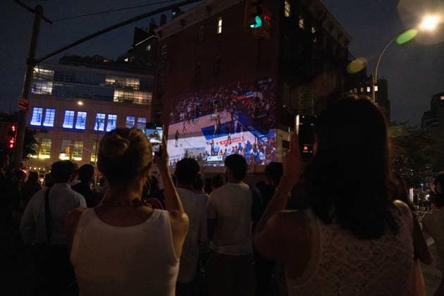 June 10, 2026, New York, New York, USA: Crowds gather outside in the West Village to watch projections of game 4 of the NBA finals. The city erupted in excitement and cheers as the Knicks win their third game of the series with a dramatic comeback in the fourth quarter and a final score of 107-106. New York USA - ZUMAp288 20260610_znp_p288_001 Copyright: xSyndixPilarx