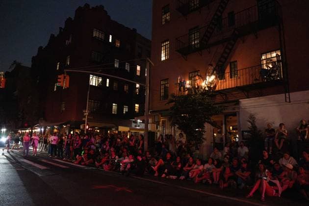 June 10, 2026, New York, New York, USA: Crowds gather outside in the West Village to watch projections of game 4 of the NBA finals. The city erupted in excitement and cheers as the Knicks win their third game of the series with a dramatic comeback in the fourth quarter and a final score of 107-106. New York USA - ZUMAp288 20260610_znp_p288_004 Copyright: xSyndixPilarx