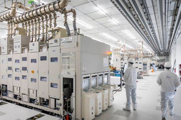 Infineon Technologies AG in Dresden Cleanroom of the new Smart Power Fab of Infineon Technologies AG in Dresden on June 10 On July 2, the Smart Power Fab will be ceremonially opened The new plant is the l