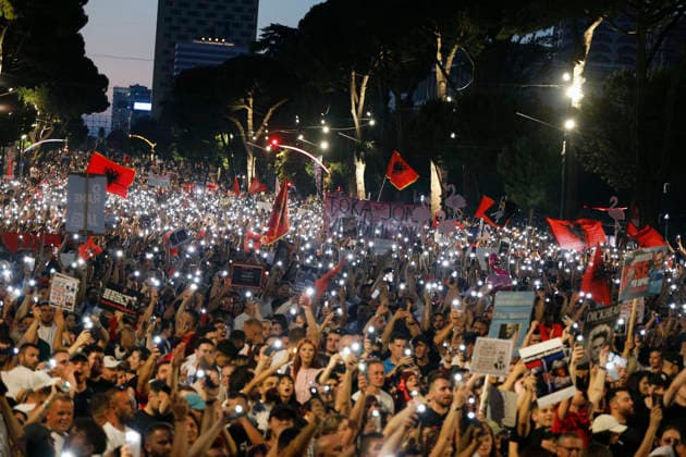 Protest against the construction of a luxury resort in Tirana, Albania. Protesters hold signs and Albanian national flags as they take part in a demonstration in front of the prime minister s office in Tirana on June 10, 2026, opposing the construction of a luxury resort in a protected natural area near the city of Vlore. Several thousand citizens demonstrated in Tirana for the ninth consecutive night to demand transparency on a luxury tourism complex project in the protected area of Narta Lagoon in the city of Vlore linked to US President Donald Trump s son-in-law Jared Kushner and his wife, Ivanka Trump. The project was planned for two areas along the Adriatic coast, the protected delta area of Vjosa-Narta and the nearby uninhabited islan Copyright: xLightxStudioxAgencyx xMaltonxDibrax