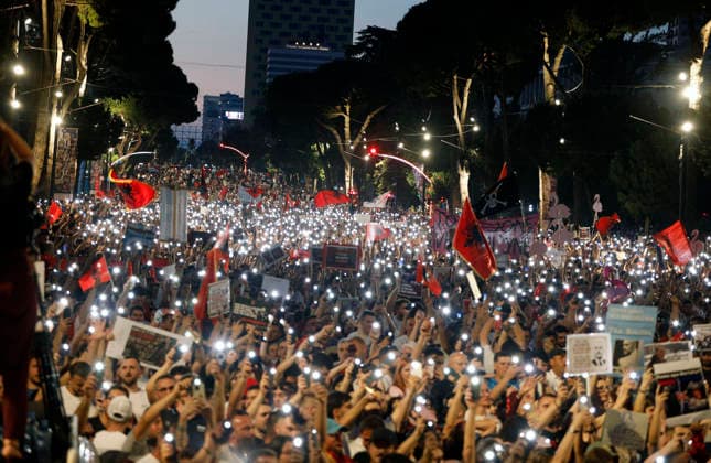 Protest against the construction of a luxury resort in Tirana, Albania. Protesters hold signs and Albanian national flags as they take part in a demonstration in front of the prime minister s office in Tirana on June 10, 2026, opposing the construction of a luxury resort in a protected natural area near the city of Vlore. Several thousand citizens demonstrated in Tirana for the ninth consecutive night to demand transparency on a luxury tourism complex project in the protected area of Narta Lagoon in the city of Vlore linked to US President Donald Trump s son-in-law Jared Kushner and his wife, Ivanka Trump. The project was planned for two areas along the Adriatic coast, the protected delta area of Vjosa-Narta and the nearby uninhabited islan Copyright: xLightxStudioxAgencyx xMaltonxDibrax