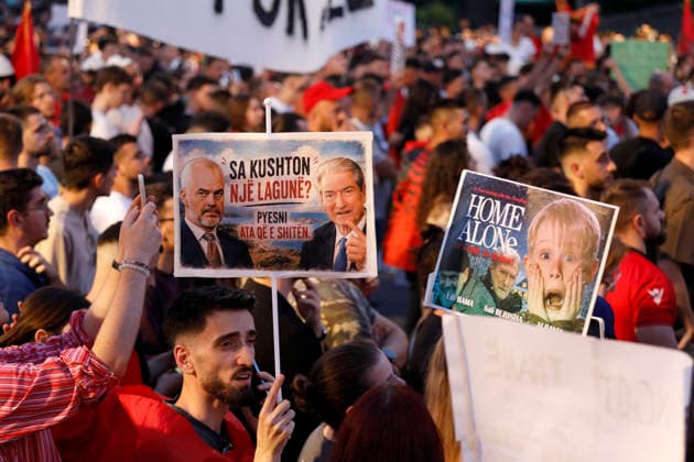 Protest against the construction of a luxury resort in Tirana, Albania. Protesters hold signs and Albanian national flags as they take part in a demonstration in front of the prime minister s office in Tirana on June 10, 2026, opposing the construction of a luxury resort in a protected natural area near the city of Vlore. Several thousand citizens demonstrated in Tirana for the ninth consecutive night to demand transparency on a luxury tourism complex project in the protected area of Narta Lagoon in the city of Vlore linked to US President Donald Trump s son-in-law Jared Kushner and his wife, Ivanka Trump. The project was planned for two areas along the Adriatic coast, the protected delta area of Vjosa-Narta and the nearby uninhabited islan Copyright: xLightxStudioxAgencyx xMaltonxDibrax