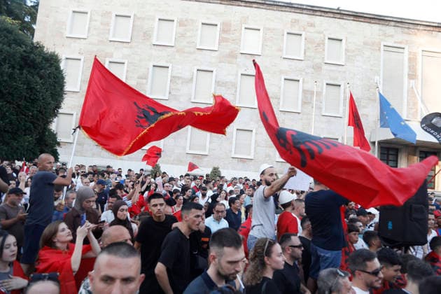 Protest against the construction of a luxury resort in Tirana, Albania. Protesters hold signs and Albanian national flags as they take part in a demonstration in front of the prime minister s office in Tirana on June 10, 2026, opposing the construction of a luxury resort in a protected natural area near the city of Vlore. Several thousand citizens demonstrated in Tirana for the ninth consecutive night to demand transparency on a luxury tourism complex project in the protected area of Narta Lagoon in the city of Vlore linked to US President Donald Trump s son-in-law Jared Kushner and his wife, Ivanka Trump. The project was planned for two areas along the Adriatic coast, the protected delta area of Vjosa-Narta and the nearby uninhabited islan Copyright: xLightxStudioxAgencyx xMaltonxDibrax
