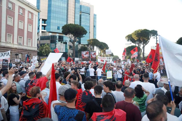 Protest against the construction of a luxury resort in Tirana, Albania. Protesters hold signs and Albanian national flags as they take part in a demonstration in front of the prime minister s office in Tirana on June 10, 2026, opposing the construction of a luxury resort in a protected natural area near the city of Vlore. Several thousand citizens demonstrated in Tirana for the ninth consecutive night to demand transparency on a luxury tourism complex project in the protected area of Narta Lagoon in the city of Vlore linked to US President Donald Trump s son-in-law Jared Kushner and his wife, Ivanka Trump. The project was planned for two areas along the Adriatic coast, the protected delta area of Vjosa-Narta and the nearby uninhabited islan Copyright: xLightxStudioxAgencyx xMaltonxDibrax