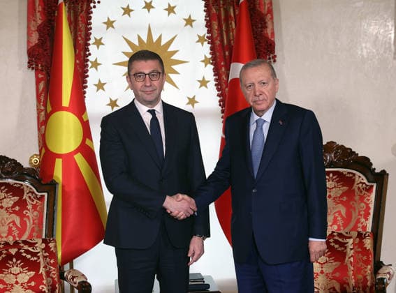 News Bilder des Tages Turkish President Erdogan - North Macedonia’s Prime Minister Mickoski meeting in Istanbul ISTANBUL, TURKIYE - JUNE 13: (----EDITORIAL USE ONLY - MANDATORY CREDIT - TURKISH PRESIDENCY MURAT KULA HANDOUT - NO MARKETING NO ADVERTISING CAMPAIGNS - DISTRIBUTED AS A SERVICE TO CLIENTS----) Turkish President Recep Tayyip Erdogan (R) receives North Macedonia’s Prime Minister Hristijan Mickoski (L) at the Dolmabahce Working Office in Istanbul, Turkiye, on June 13, 2026. Turkish Presidency Murat Kula Handout Anadolu Istanbul Turkey. Editorial use only. Please get in touch for any other usage.  Copyright: x2026xAnadoluxTurkishxPresidencyx xMuratxKulax xHandoutx