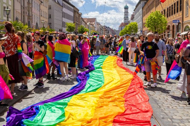 News Bilder des Tages Augsburg, Bavaria, Germany June 13, 2026: Participants carrying rainbow flags and wearing colorful costumes take part in Christopher Street Day (CSD) in Augsburg. The parade through the city center promotes the rights of LGBTQ+ people as well as social diversity and tolerance. Participants unfurl a large rainbow flag