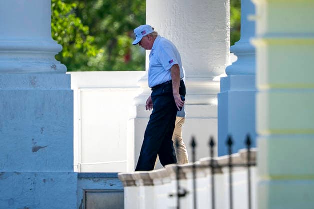News Bilder des Tages President Donald Trump departs the White House in Washington, DC on Saturday, June 13, 2026. The President will spend the day at Trump National Golf Club in Sterling, Virginia, and attend a MAGA INC. dinner this evening.  WAP20260613436 BONNIExCASH