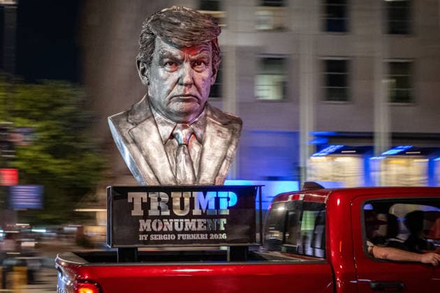 June 13, 2026, Lexington, Massachusetts, U.S.: A truck carrying a statue depicting President Donald Trump drives near the White House in Washington, D.C., ahead of UFC Freedom 250 and events marking the President s 80th birthday. Lexington U.S. - ZUMAk206 20260613_znp_k206_004 Copyright: xMattxKaminskyx