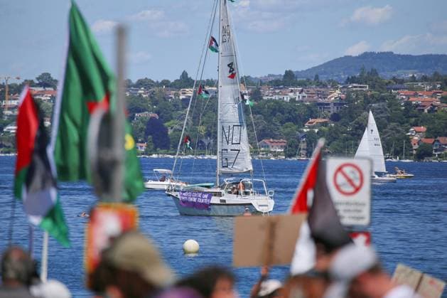 Geneva, Switzerland, 14 06 2026 Anti G7 protest Demonstrators protest against the G7 Summit 2026, which is taking place in neighboring Évian les Bains, France A sail of a boat on Lake Geneva reads No G7 Copyright: xdtsxNachrichtenagenturx dts_122897