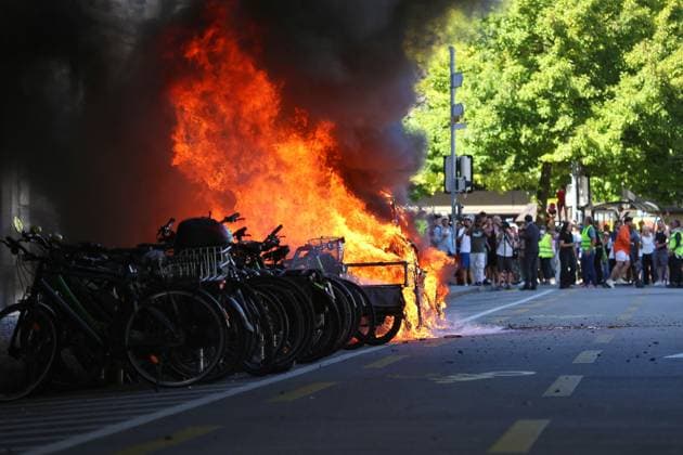 Geneva, Switzerland, 14 06 2026 Anti G7 protest Demonstrators protest against the 2026 G7 summit taking place in neighboring Évian les Bains, France Protesters set a fire Copyright: xdtsxNachrichtenagenturx dts_122932