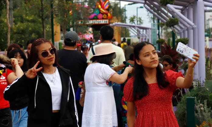 June 14, 2026, Mexico City, Mexico City, mexico: Dozens of people are spending their leisure time in a pedestrian space unlike any previously seen in the city. Mexico City mexico - ZUMAt178 20260614_zip_t178_004 Copyright: xNadiaxTecuapetlax