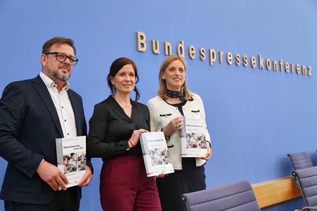 Berlin, Germany, 15 06 2026 Federal Press Conference Publication of the Education in Germany 2026 report Kai Maaz, Katharina Günther Wünsch and Federal Minister of Education, Family Affairs, Senior Citizens, Women and Youth Karin Prien CDU Copyright: xdtsxNachrichtenagenturx dts_123028