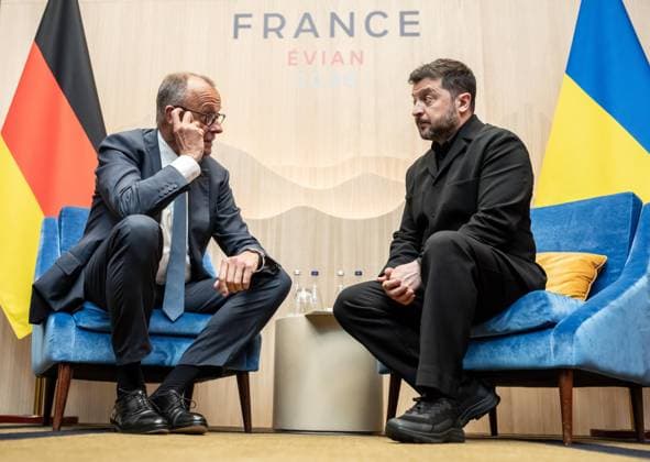 Évian-les-Bains, France, June 16, 2026; Hotel Royal; G7 Summit; German Chancellor Friedrich Merz (CDU) and Volodymyr Zelenskyy; Photo by Michael Kappeler, Pool,detected_source_language Copyright: xMichaelxKappeler,xPool dtsxNachrichtenagenturx dts_123302