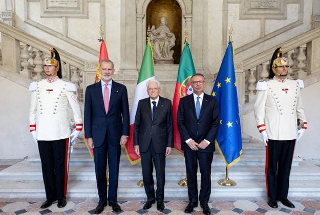 June 17, 2026, Venice, ITALY: A handout photo, provided by Quirinale Press Office, shows Italian President Sergio Mattarella (C), King Felipe VI of Spain (L) and President Antonio Josà Seguro of Portugal at the headquarters of the Giorgio Cini Foundation on the Island of San Giorgio Maggiore, in Venice, for the 19th Cotec Europa Symposium dedicated to the theme Rethinking Work in the Age of AI: Transformation, Opportunity and Governance , Venice, 17 June 2026. ANSA +++ ANSA PROVIDES ACCESS TO THIS HANDOUT PHOTO TO BE USED SOLELY TO ILLUSTRATE NEWS REPORTING OR COMMENTARY ON THE FACTS OR EVENTS DEPICTED IN THIS IMAGE - NO ARCHIVING - NO LICENSING - NPK Venice ITALY - ZUMAa110 20260617_zaf_a110_015 Copyright: xPaoloxGiandottix