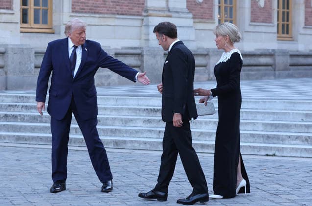 French President Emmanuel Macron and his wife, Brigitte, welcome US President Donald Trump to Versailles, outside Paris, France, on Wednesday, June 17, 2026. Trump was invited at the palace for dinner in the follow-up of the G7 summit in Evian. PAR202406082109 MAYAxVIDON-WHITE