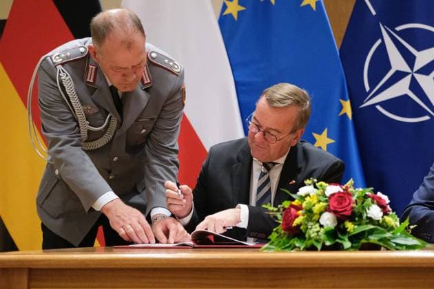 June 17, 2026, Warsaw, Masovian Voivodeship, Poland: BORIS PISTORIUS, the German Minister of National Defence, signs an agreement of cooperation during a meeting with his Polish counterpart at the Polish Ministry of National Defence in Warsaw. The two ministers signed a new defence agreement between Germany and Poland that covers cooperation in the scope of military mobility, the development of logistical support infrastructure, maritime cooperation in the Baltic Sea, cybersecurity, and space. Warsaw Poland - ZUMAk204 20260617_zip_k204_020 Copyright: xRomanxKozielx