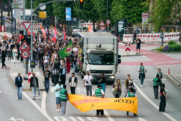 CNTV ASYLUM PROTEST