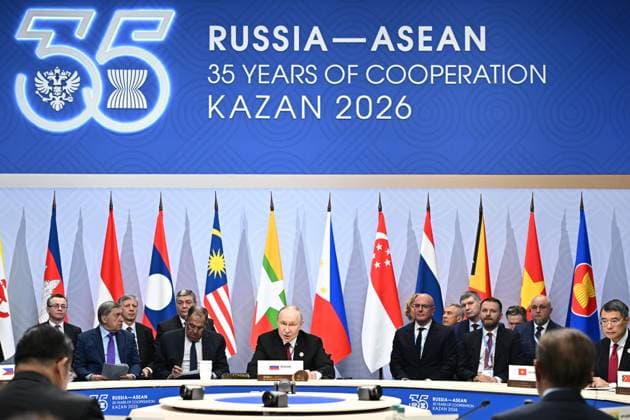News Bilder des Tages Russia ASEAN Summit 9191033 18.06.2026 Russian President Vladimir Putin attends a plenary session of the Russia-ASEAN Summit in Kazan, Republic of Tatarstan, Russia. Kristina Solovyova Sputnik Kazan Republic of Tatarstan Russia  Copyright: xKristinaxSolovyovax