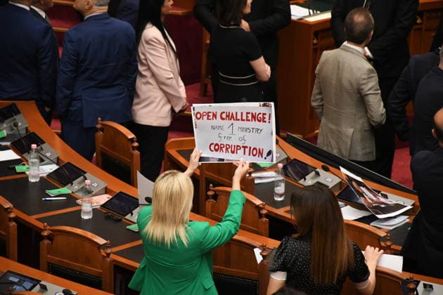 News Bilder des Tages Opposition MPs in Albania block the parliamentary podium TIRANA, ALBANIA - JUNE 18: Opposition MPs unfurl banners in support of the demonstrations as session of the Albanian Parliament is interrupted several times after MPs from the main opposition party, the Democratic Party (PD), block the podium in Tirana, Albania on June 18, 2026. The agenda for the parliamentary session included a briefing by Ferit Hoxha, Minister for European and Foreign Affairs, on the country’s accession negotiations with the European Union (EU), and the discussion of several draft laws. After Parliamentary Speaker Niko Peleshi gave the floor to Minister Hoxha, PD MPs blocked the podium, demanding that the floor be given to the party’s leader, Sali Berisha. Olsi She Copyright: x2026xAnadoluxOlsixShehux