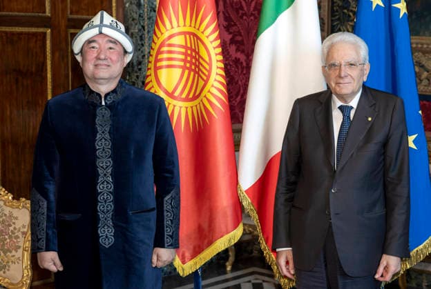 News Bilder des Tages June 18, 2026, Roma: Il Presidente Sergio Mattarella con S.E. il Signor Ermek Omuraliev, nuovo Ambasciatore della Repubblica del Kirghizistan, in occasione della presentazione delle Lettere credenziali, Roma, 18 giugno 2026. ANSA Paolo Giandotti - Ufficio per la Stampa e la Comunicazione della Presidenza della Repubblica +++ UFFICIO STAMPA +++ FOTO NON IN VENDITA - DA USARE SOLO PER FINI GIORNALISTICI +++ NPK +++ ----- An handout picture provided by Quirinale press office shows the italian president Sergio Mattarella with His Excellency Ermek Omuraliev, the new Ambassador of the Kyrgyz Republic at the presentation of his Letters of Credence, Rome, June 18, 2026 ANSA Paolo Giandotti - Office for Press and Communications of the Presi - ZUMAa110 20260618_zaf_a110_047 Copyright: xPaoloxGiandottix-xUfficioxStampax