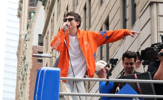 News Bilder des Tages June 18, 2026, New York, Ny, USA: TIMOTHEE CHALAMET on a float at the New York Knicks Championship Parade,.Lower Broadway, Canyon of Heroes, NYC.June 18, 2026. . The New York Knicks Championship Parade,.Lower Broadway, NYC.June 18, 2026. New York USA - ZUMAms4_ 20260618_faf_ms4_006 Copyright: xSoniaxMoskowitzxGordonx