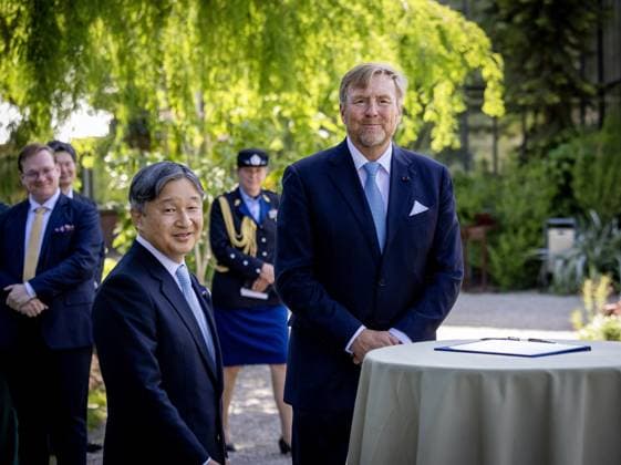 Leiden, The Netherlands, 2026-06-18 15:17:12 LEIDEN, 18-06-2026, Leiden University At the invitation of King Willem-Alexander and Queen Maxima, Emperor Naruhito of Japan is paying a state visit to the Netherlands. Emperor Naruhito is accompanied by Her Majesty Empress Masako. The state visit is a confirmation of the close and historic relationship between Japan and the Netherlands. The countries share 426 years of bilateral relations. PHOTO: NLBeeld POOL Albert Nieboer In the photo: Emperor Naruhito and King Willem-Alexander visit Leiden University. In the Academy Building, they visit a temporary exhibition of objects from various Leiden Japan collections, the Sweat Room where graduates sign their names, and the Senate Chamber. Credit: Copyright: xx x