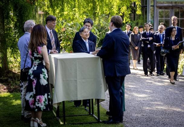 Leiden, The Netherlands, 2026-06-18 15:04:55 LEIDEN, 18-06-2026, Leiden University At the invitation of King Willem-Alexander and Queen Maxima, Emperor Naruhito of Japan is paying a state visit to the Netherlands. Emperor Naruhito is accompanied by Her Majesty Empress Masako. The state visit is a confirmation of the close and historic relationship between Japan and the Netherlands. The countries share 426 years of bilateral relations. PHOTO: NLBeeld POOL Albert Nieboer In the photo: Emperor Naruhito and King Willem-Alexander visit Leiden University. In the Academy Building, they visit a temporary exhibition of objects from various Leiden Japan collections, the Sweat Room where graduates sign their names, and the Senate Chamber. Credit: Copyright: xx x