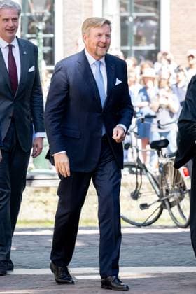 Leiden, The Netherlands, 2026-06-18 15:10:17 LEIDEN, 18-06-2026, Leiden University At the invitation of King Willem-Alexander and Queen Maxima, Emperor Naruhito of Japan is paying a state visit to the Netherlands. Emperor Naruhito is accompanied by Her Majesty Empress Masako. The state visit is a confirmation of the close and historic relationship between Japan and the Netherlands. The countries share 426 years of bilateral relations. PHOTO: NLBeeld Patrick van Emst In the photo: Emperor Naruhito and King Willem-Alexander visit Leiden University. In the Academy Building, they visit a temporary exhibition of objects from various Leiden Japan collections, the Sweat Room where graduates sign their names, and the Senate Chamber. Credit: NL Copyright: xx x