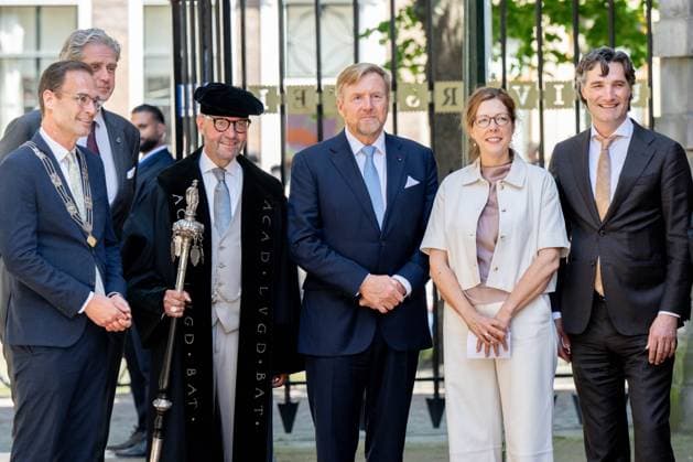 Leiden, The Netherlands, 2026-06-18 15:11:05 LEIDEN, 18-06-2026, Leiden University At the invitation of King Willem-Alexander and Queen Maxima, Emperor Naruhito of Japan is paying a state visit to the Netherlands. Emperor Naruhito is accompanied by Her Majesty Empress Masako. The state visit is a confirmation of the close and historic relationship between Japan and the Netherlands. The countries share 426 years of bilateral relations. PHOTO: NLBeeld Patrick van Emst In the photo: Emperor Naruhito and King Willem-Alexander visit Leiden University. In the Academy Building, they visit a temporary exhibition of objects from various Leiden Japan collections, the Sweat Room where graduates sign their names, and the Senate Chamber. Credit: NL Copyright: xx x