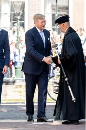 Leiden, The Netherlands, 2026-06-18 15:10:14 LEIDEN, 18-06-2026, Leiden University At the invitation of King Willem-Alexander and Queen Maxima, Emperor Naruhito of Japan is paying a state visit to the Netherlands. Emperor Naruhito is accompanied by Her Majesty Empress Masako. The state visit is a confirmation of the close and historic relationship between Japan and the Netherlands. The countries share 426 years of bilateral relations. PHOTO: NLBeeld Patrick van Emst In the photo: Emperor Naruhito and King Willem-Alexander visit Leiden University. In the Academy Building, they visit a temporary exhibition of objects from various Leiden Japan collections, the Sweat Room where graduates sign their names, and the Senate Chamber. Credit: NL Copyright: xx x