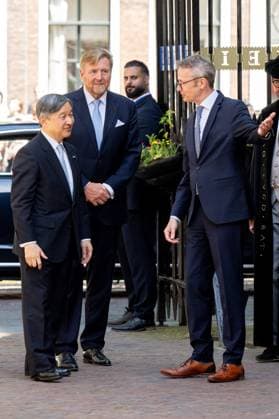 Leiden, The Netherlands, 2026-06-18 15:18:09 LEIDEN, 18-06-2026, Leiden University At the invitation of King Willem-Alexander and Queen Maxima, Emperor Naruhito of Japan is paying a state visit to the Netherlands. Emperor Naruhito is accompanied by Her Majesty Empress Masako. The state visit is a confirmation of the close and historic relationship between Japan and the Netherlands. The countries share 426 years of bilateral relations. PHOTO: NLBeeld Patrick van Emst In the photo: Emperor Naruhito and King Willem-Alexander visit Leiden University. In the Academy Building, they visit a temporary exhibition of objects from various Leiden Japan collections, the Sweat Room where graduates sign their names, and the Senate Chamber. Credit: NL Copyright: xx x