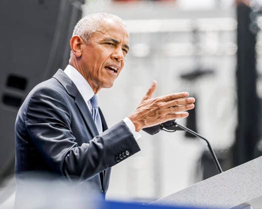 News Bilder des Tages Former President Barack Obama speaks at the grand opening for the Obama Presidential Center in the center s John Lewis Plaza in Chicago, Illinois, on Thursday, June 18, 2026. The grounds open to the public on Juneteenth, June 19th.  CHI20260618807 TANNENxMAURY