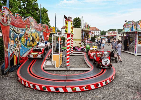 June 20, 2026, xlakx, Entertainment, Oranienburg City Festival v l Amid amusement rides, game booths, and food stalls, families and visitors enjoy the Oranienburg City Festival,detected_source_language Daniel Lakomski