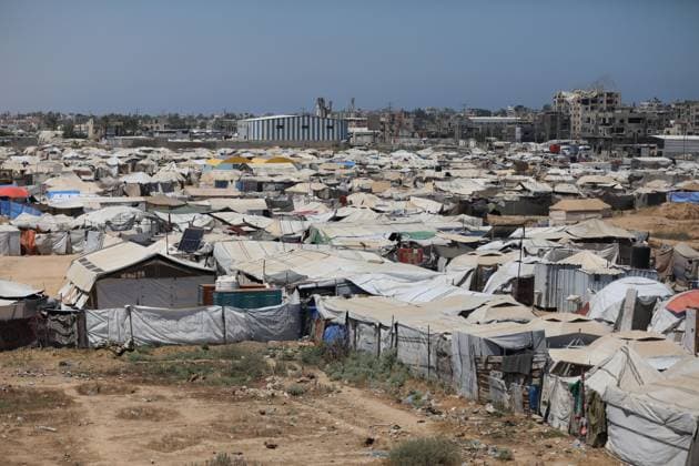 Displaced Families Endure Harsh Conditions in Bureij Refugee Camp GAZA STRIP JUNE 2026: Displaced Palestinians live in difficult conditions beside piles of accumulated waste in Bureij refugee camp. Children search through discarded materials in an attempt to find items that can help support their families amid worsening humanitarian conditions and limited access to basic necessities. BUREIJ PS Copyright: x xRamzixAbuxAmerx xJNAxPressx