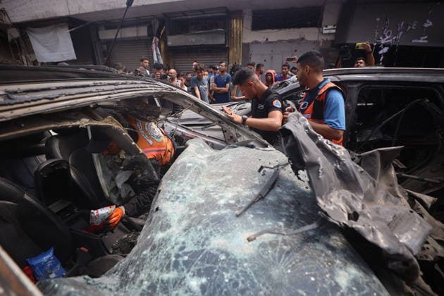 Palestinians Inspect Damaged Vehicles At The Site Of An Israeli Strike Palestinians inspect damaged vehicles at the site of an Israeli military operation in Gaza City, on June 22, 2026. Gaza Palestine  Copyright: xMajdixFathix originalFilename: fathi-notitle260622_np4Fg