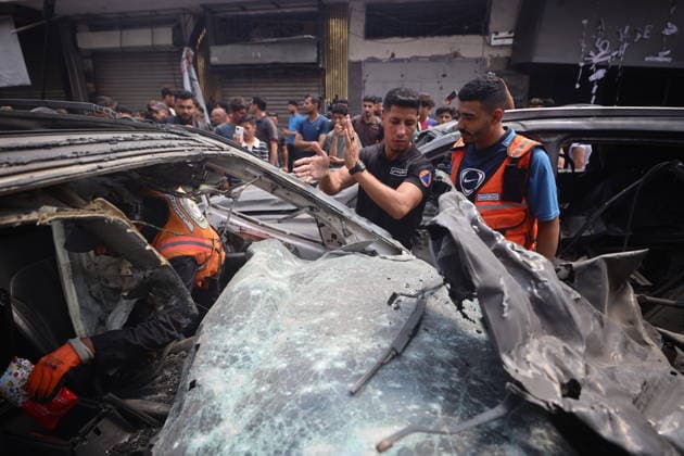 Palestinians Inspect Damaged Vehicles At The Site Of An Israeli Strike Palestinians inspect damaged vehicles at the site of an Israeli military operation in Gaza City, on June 22, 2026. Gaza Palestine  Copyright: xMajdixFathix originalFilename: fathi-notitle260622_npn0E