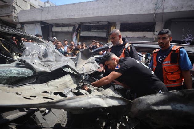 Palestinians Inspect Damaged Vehicles At The Site Of An Israeli Strike Palestinians inspect damaged vehicles at the site of an Israeli military operation in Gaza City, on June 22, 2026. Gaza Palestine  Copyright: xMajdixFathix originalFilename: fathi-notitle260622_npnxL