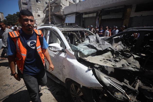 Palestinians Inspect Damaged Vehicles At The Site Of An Israeli Strike Palestinians inspect damaged vehicles at the site of an Israeli military operation in Gaza City, on June 22, 2026. Gaza Palestine  Copyright: xMajdixFathix originalFilename: fathi-notitle260622_npMfD