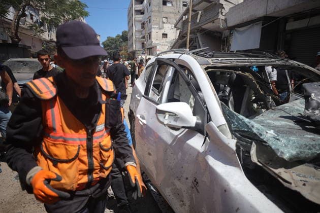 Palestinians Inspect Damaged Vehicles At The Site Of An Israeli Strike Palestinians inspect damaged vehicles at the site of an Israeli military operation in Gaza City, on June 22, 2026. Gaza Palestine  Copyright: xMajdixFathix originalFilename: fathi-notitle260622_npum3