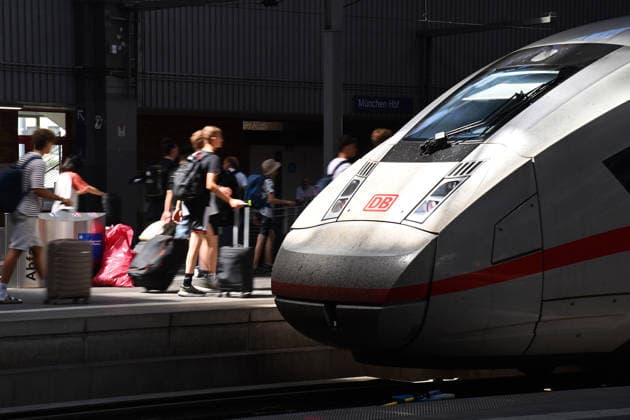 Featured photo: DB, Deutsche Bahn; rail travelers, train, ICE, Intercity Express, express train, high-speed train, Munich Central Station, DB, Die Bahn, long-distance service, Munich Central Station,
