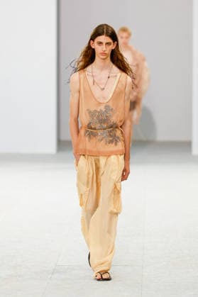 Dries Van Noten Men s Ready-to-Wear Spring Summer 2027 Fashion Show during Paris Fashion Week, France, on June 25, 2026 Bestimage Runway during the Dries Van Noten Men’s Spring Summer 2027 fashion show as part of Paris Fashion Week on June 25, 2026 in Paris, France Paris, France Copyright: xAgencex xBestimagexAgencex xBestimagex