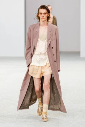 Dries Van Noten Men s Ready-to-Wear Spring Summer 2027 Fashion Show during Paris Fashion Week, France, on June 25, 2026 Bestimage Runway during the Dries Van Noten Men’s Spring Summer 2027 fashion show as part of Paris Fashion Week on June 25, 2026 in Paris, France Paris, France Copyright: xAgencex xBestimagexAgencex xBestimagex