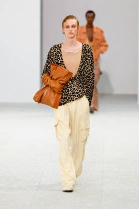 Dries Van Noten Men s Ready-to-Wear Spring Summer 2027 Fashion Show during Paris Fashion Week, France, on June 25, 2026 Bestimage Runway during the Dries Van Noten Men’s Spring Summer 2027 fashion show as part of Paris Fashion Week on June 25, 2026 in Paris, France Paris, France Copyright: xAgencex xBestimagexAgencex xBestimagex