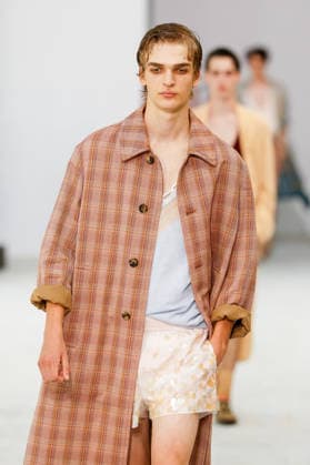Dries Van Noten Men s Ready-to-Wear Spring Summer 2027 Fashion Show during Paris Fashion Week, France, on June 25, 2026 Bestimage Runway during the Dries Van Noten Men’s Spring Summer 2027 fashion show as part of Paris Fashion Week on June 25, 2026 in Paris, France Paris, France Copyright: xAgencex xBestimagexAgencex xBestimagex