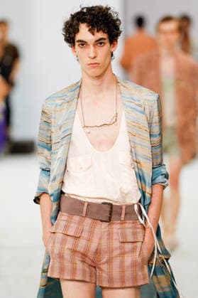 Dries Van Noten Men s Ready-to-Wear Spring Summer 2027 Fashion Show during Paris Fashion Week, France, on June 25, 2026 Bestimage Runway during the Dries Van Noten Men’s Spring Summer 2027 fashion show as part of Paris Fashion Week on June 25, 2026 in Paris, France Paris, France Copyright: xAgencex xBestimagexAgencex xBestimagex